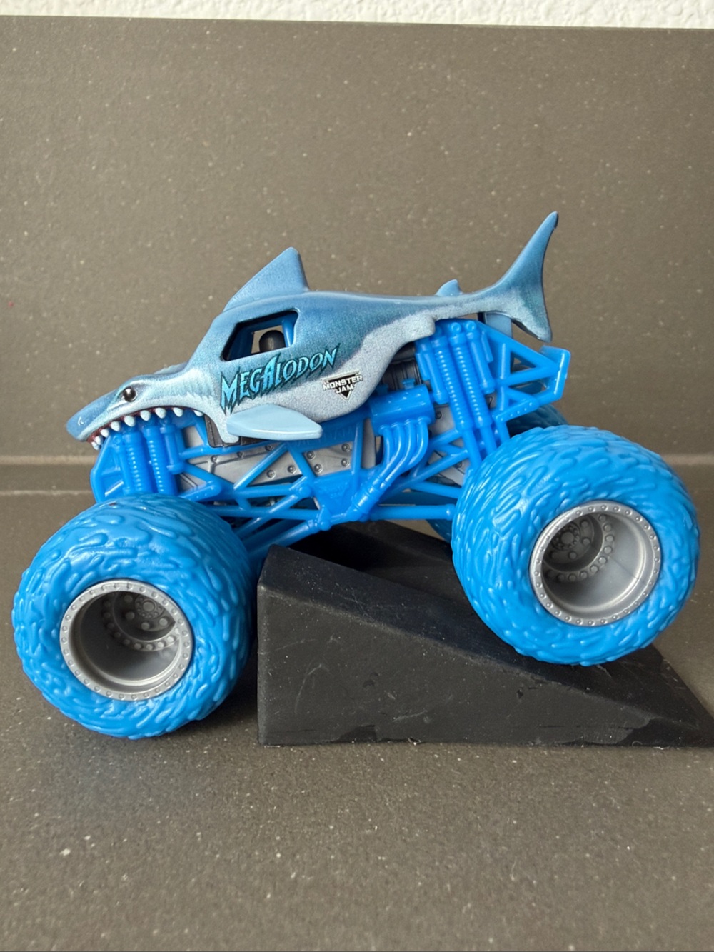 Megalodon Tough Treads Monster Jam Truck 1:64 Scale Die Cast EUC